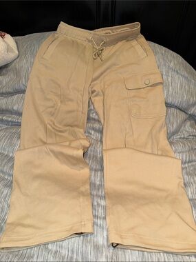 Men's Beige Cargo Pants with Drawstring Waist oversized fits like M